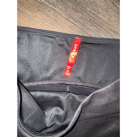 Spanx Medium Faux Leather Leggings Black Excellent Condition - Picture 6 of 7